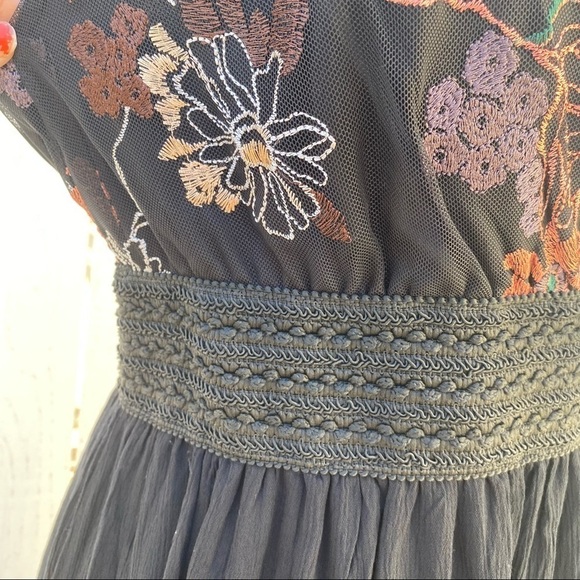 Lapis Black Maxi V neckline Size Medium - Picture 9 of 9